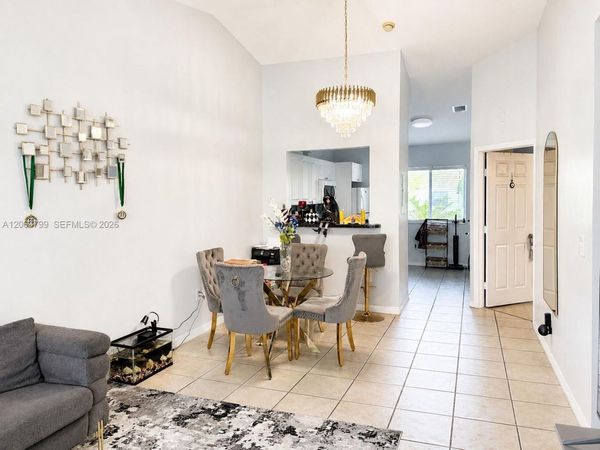 7830 NW 6th St, Unit 204, Pembroke Pines, FL 33024