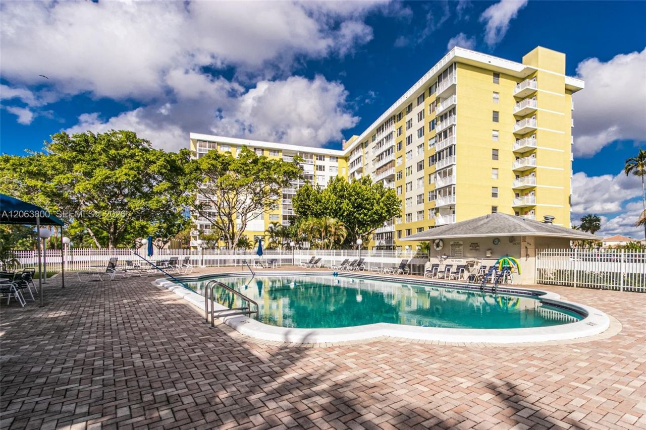 4400 Hillcrest Dr , Unit 1005A, Hollywood, FL 33021 Photo
