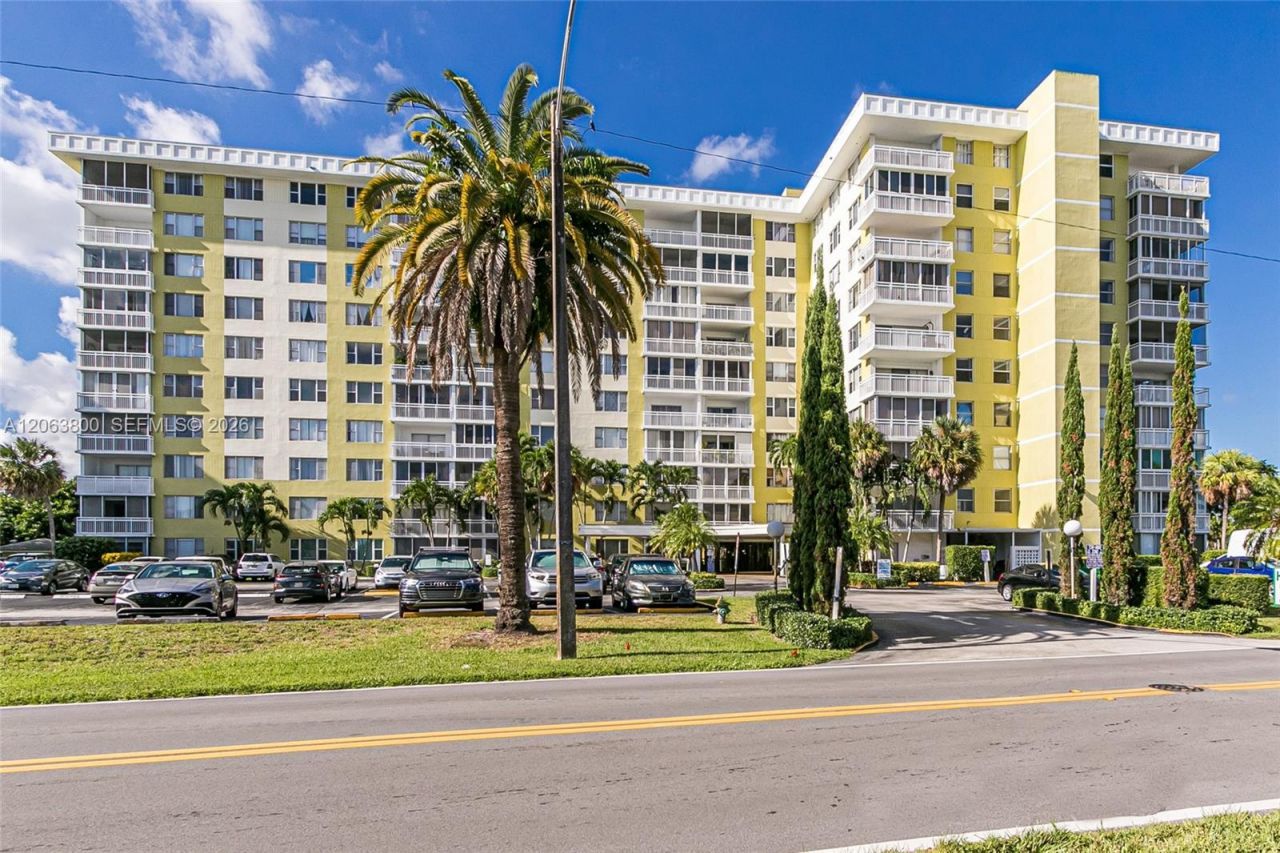 4400 Hillcrest Dr , Unit 1005A, Hollywood, FL 33021 Photo