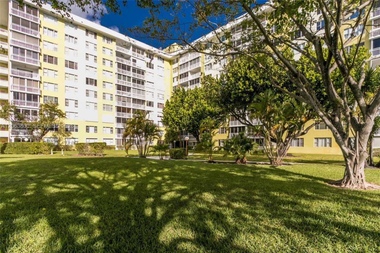 4400 Hillcrest Dr , Unit 1005A, Hollywood, FL 33021 Photo