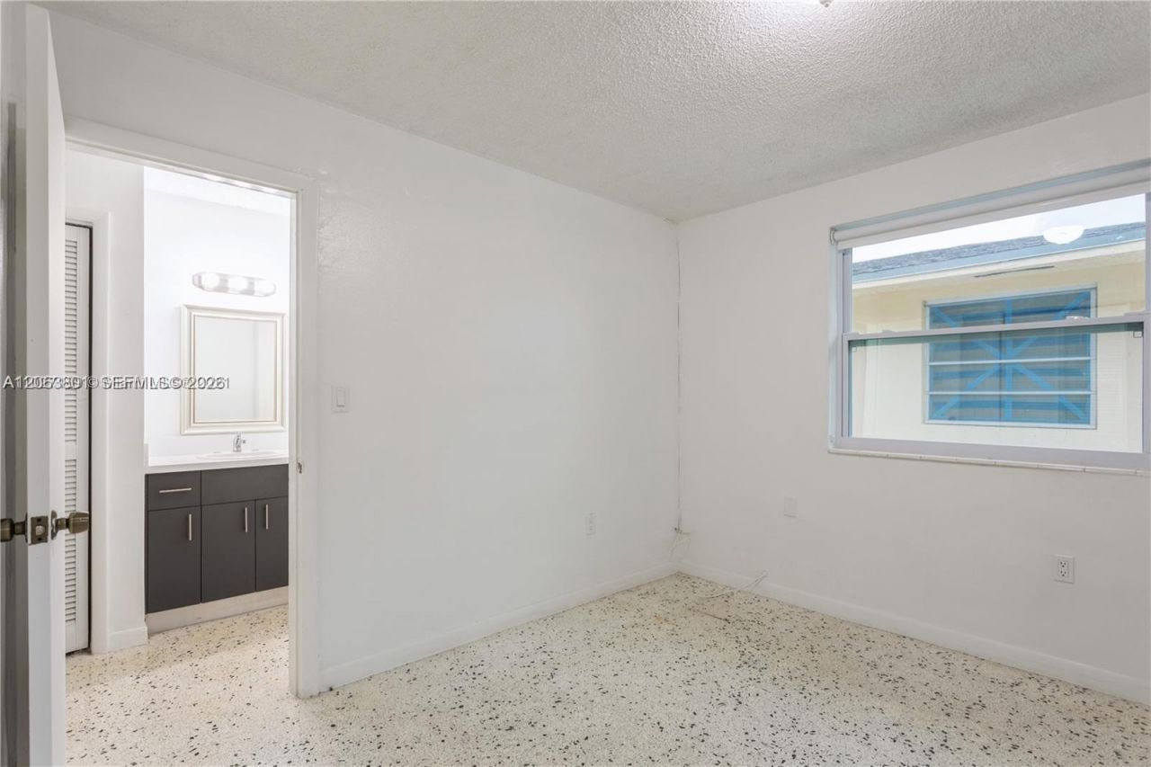 3290 NW 4th St, Unit 3290, Miami, FL 33125 Photo