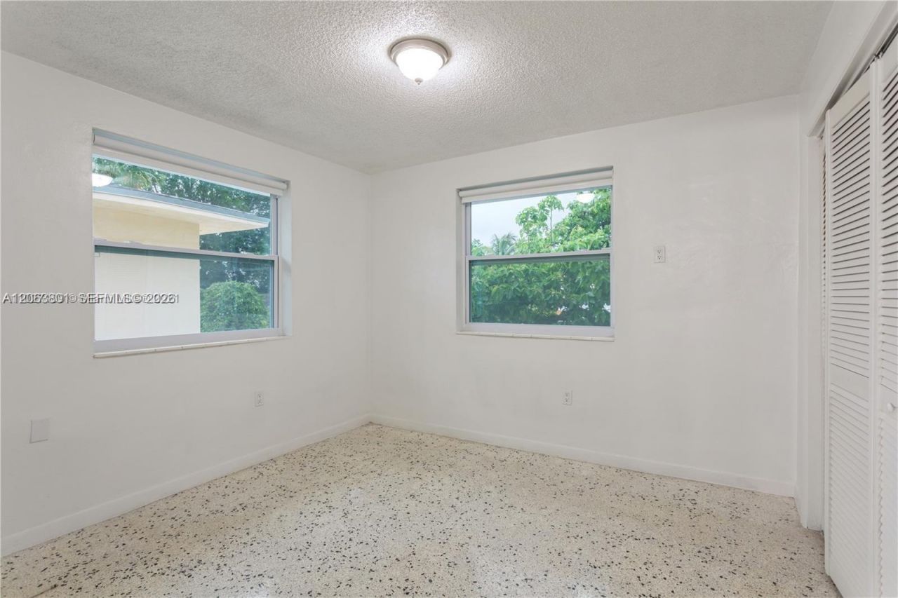 3290 NW 4th St, Unit 3290, Miami, FL 33125 Photo