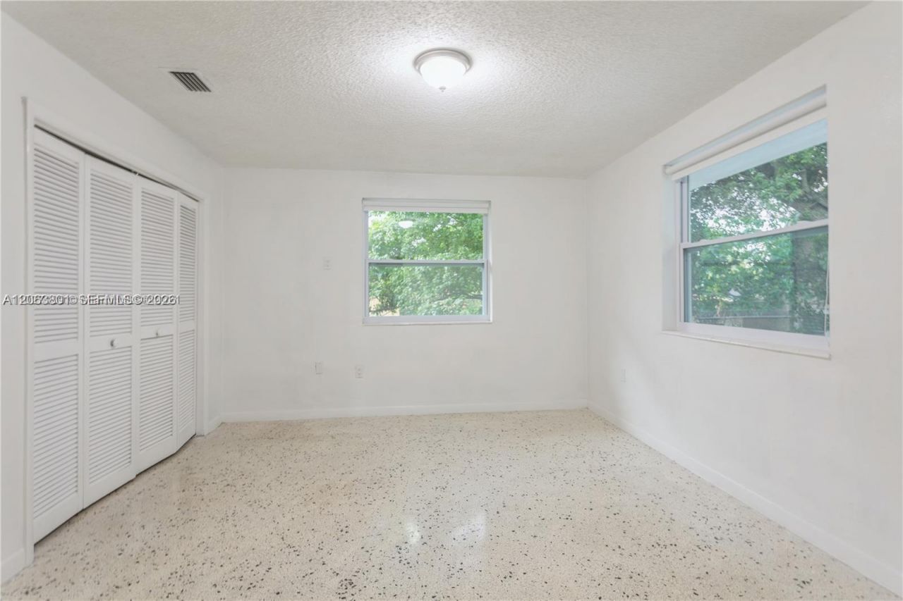 3290 NW 4th St, Unit 3290, Miami, FL 33125 Photo