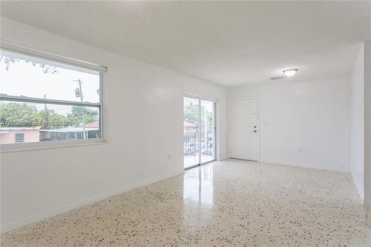 3290 NW 4th St, Unit 3290, Miami, FL 33125 Photo
