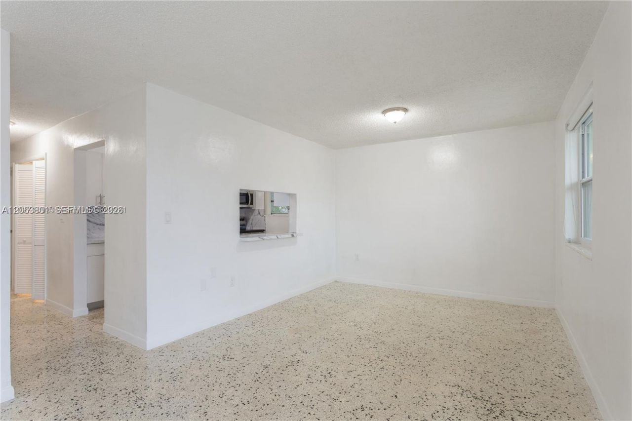 3290 NW 4th St, Unit 3290, Miami, FL 33125 Photo