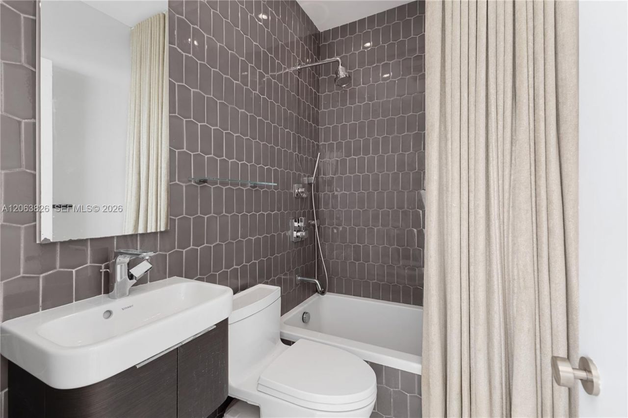 2421 Lake Pancoast Dr, Unit 7A, Miami Beach, FL 33140 Photo