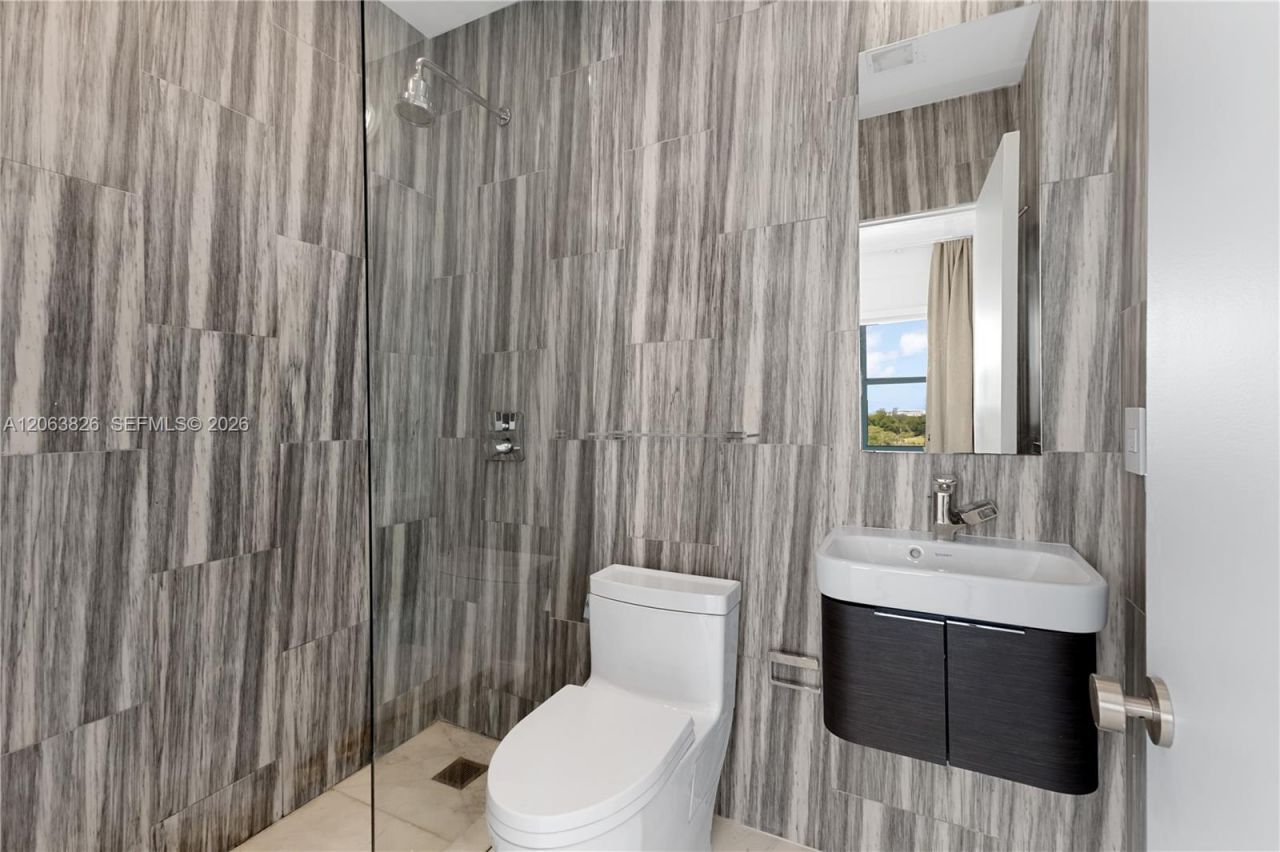 2421 Lake Pancoast Dr, Unit 7A, Miami Beach, FL 33140 Photo