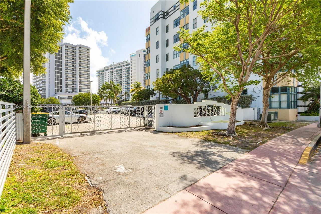 2421 Lake Pancoast Dr, Unit 7A, Miami Beach, FL 33140 Photo