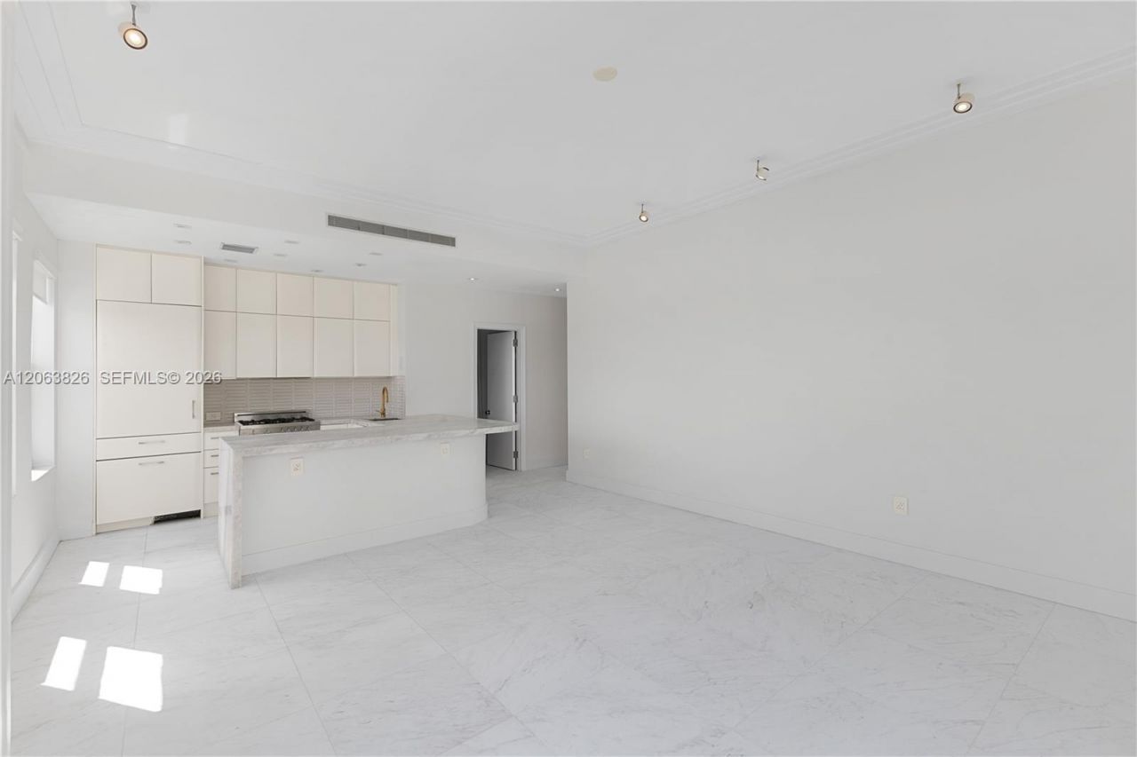 2421 Lake Pancoast Dr, Unit 7A, Miami Beach, FL 33140 Photo