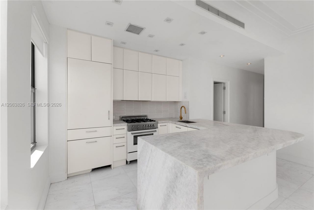 2421 Lake Pancoast Dr, Unit 7A, Miami Beach, FL 33140 Photo