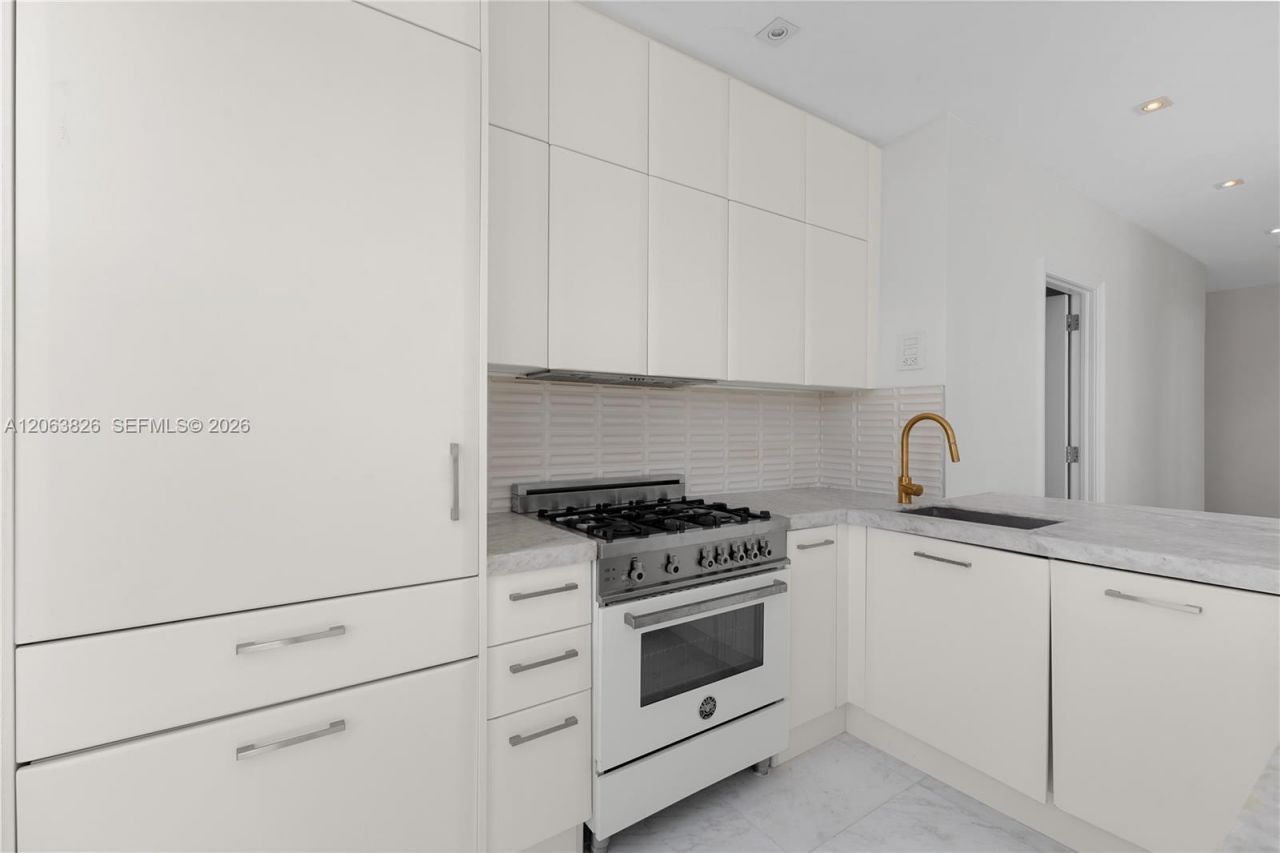 2421 Lake Pancoast Dr, Unit 7A, Miami Beach, FL 33140 Photo