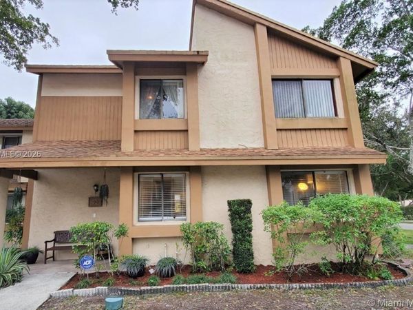 40 Wimbledon Lake Dr , Unit 216, Plantation, FL 33324