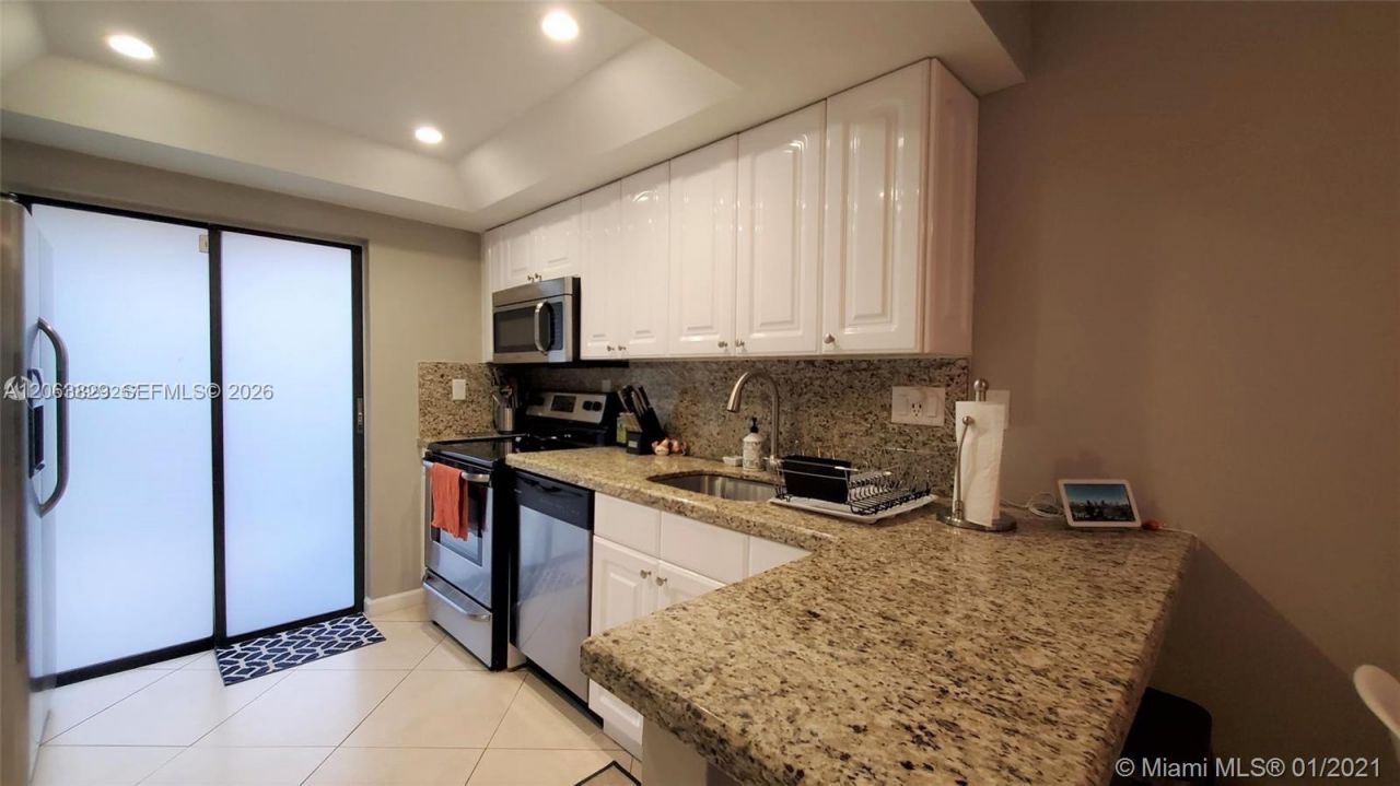 40 Wimbledon Lake Dr, Unit 216, Plantation, FL 33324 Photo