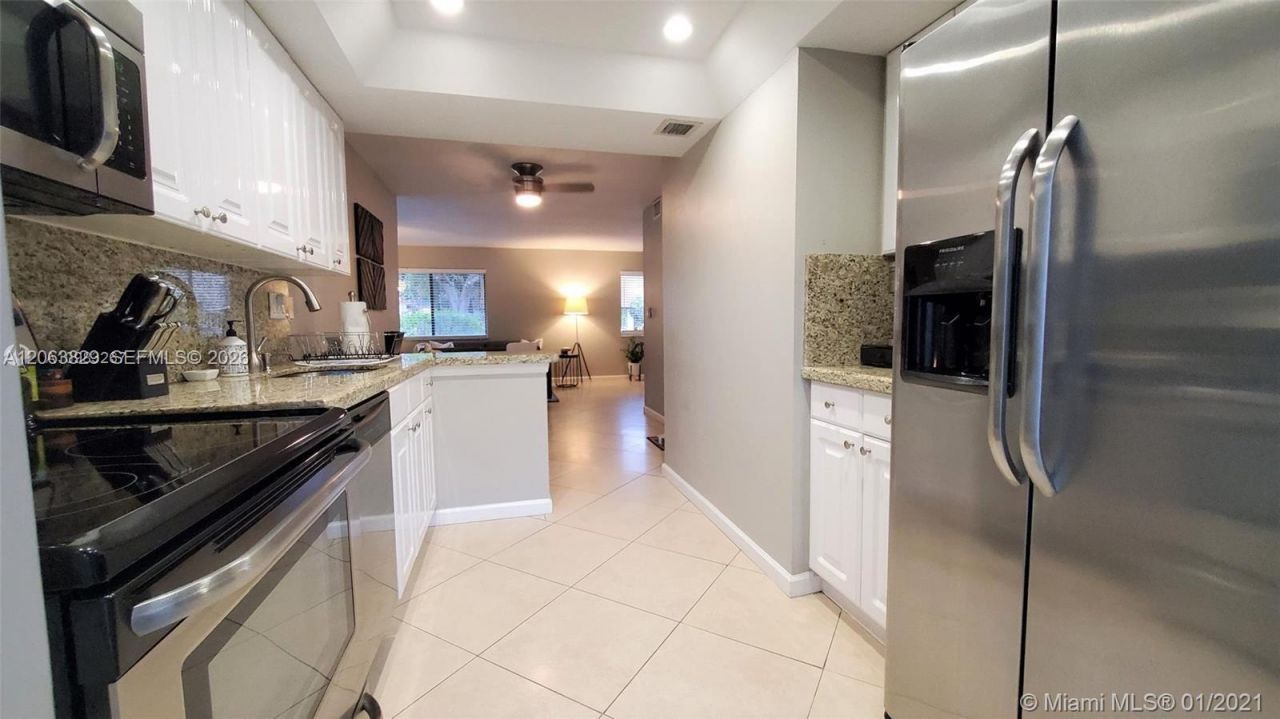 40 Wimbledon Lake Dr, Unit 216, Plantation, FL 33324 Photo