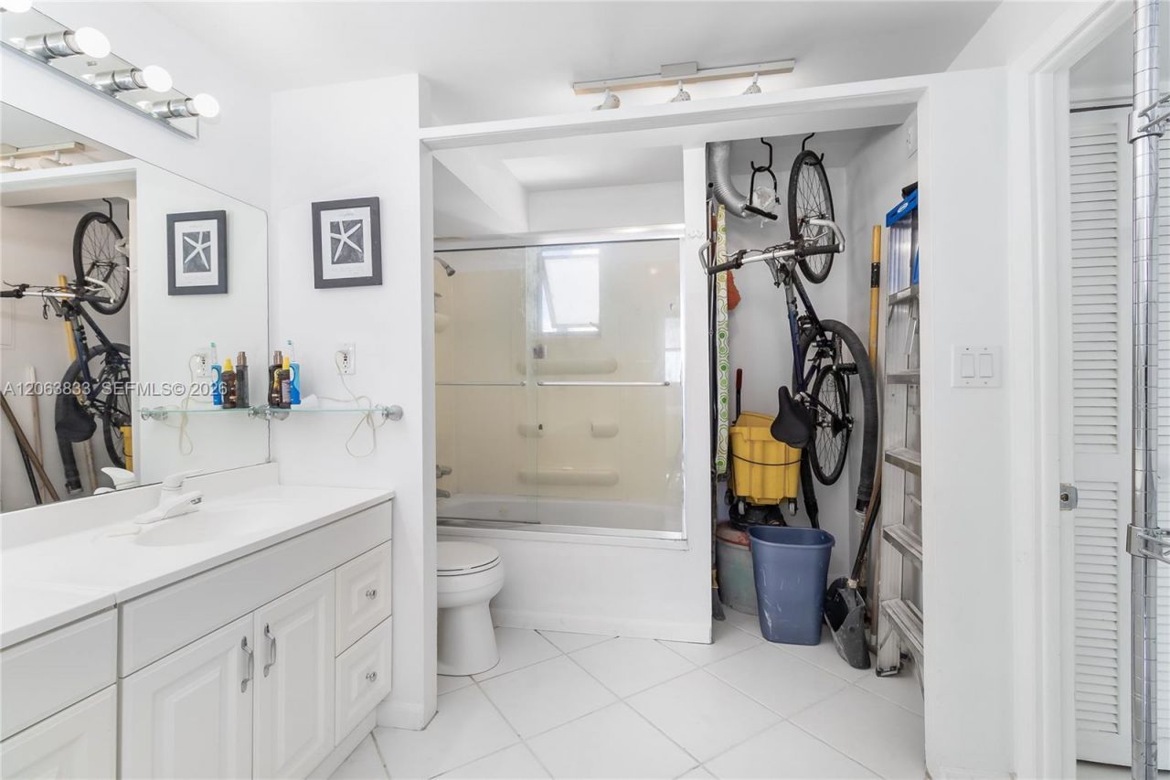 401 Ocean Dr , Unit 316, Miami Beach, FL 33139 Photo