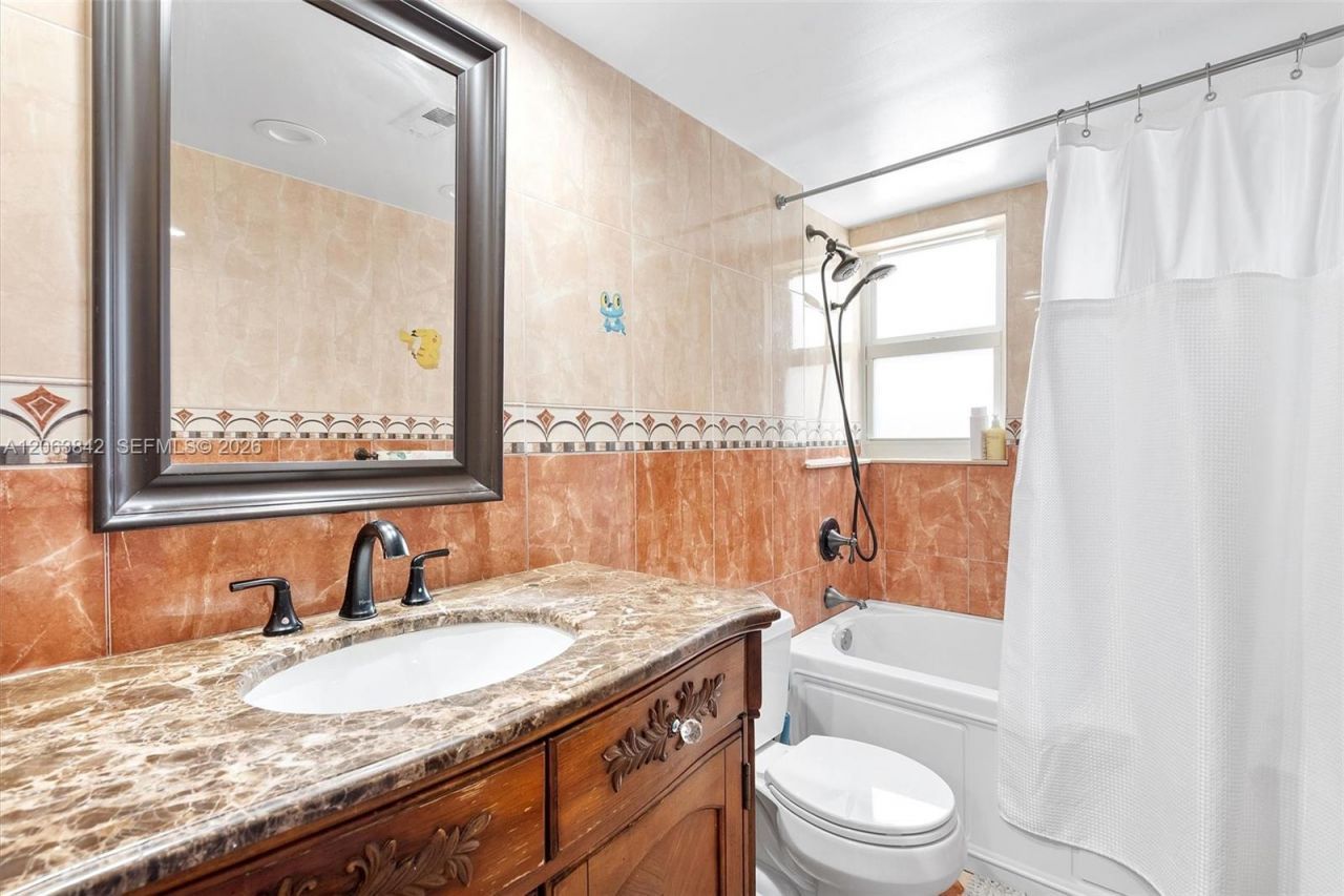 1000 NE 12th Ave, Unit 408, Hallandale Beach, FL 33009 Photo
