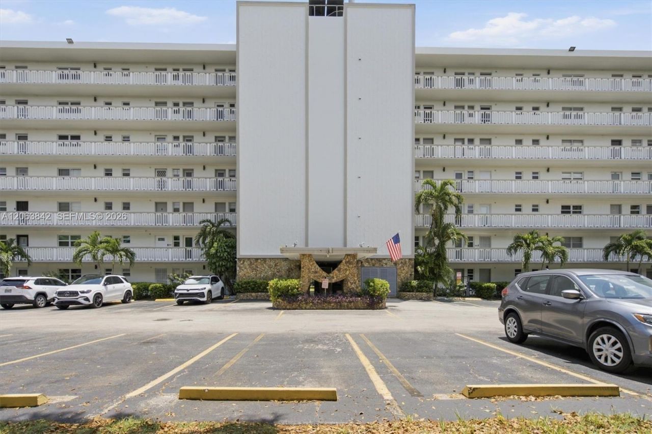 1000 NE 12th Ave, Unit 408, Hallandale Beach, FL 33009 Photo