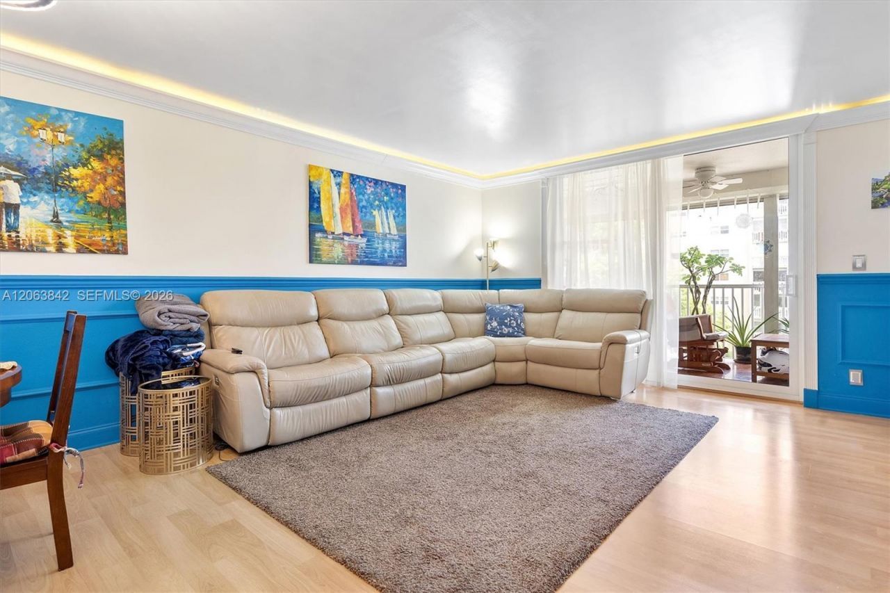 1000 NE 12th Ave, Unit 408, Hallandale Beach, FL 33009 Photo