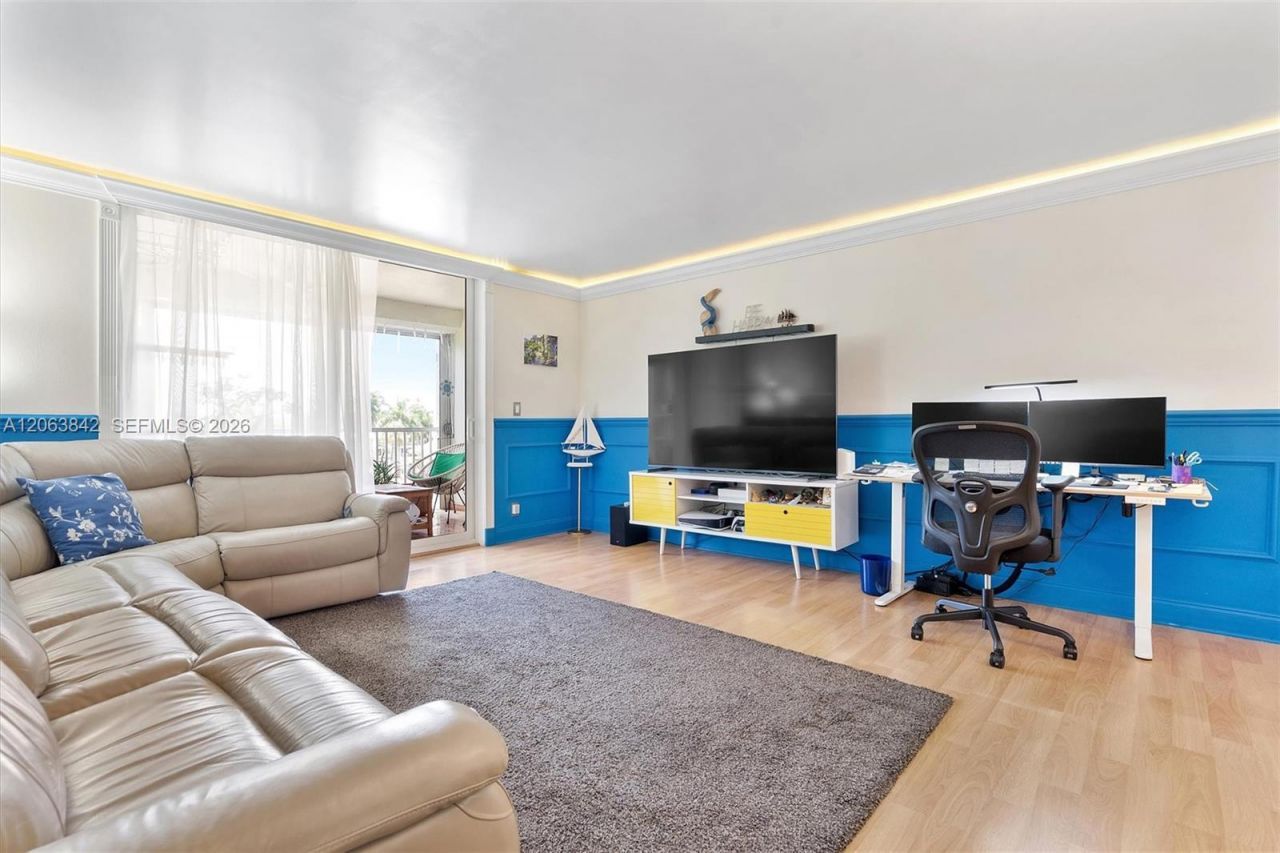 1000 NE 12th Ave, Unit 408, Hallandale Beach, FL 33009 Photo