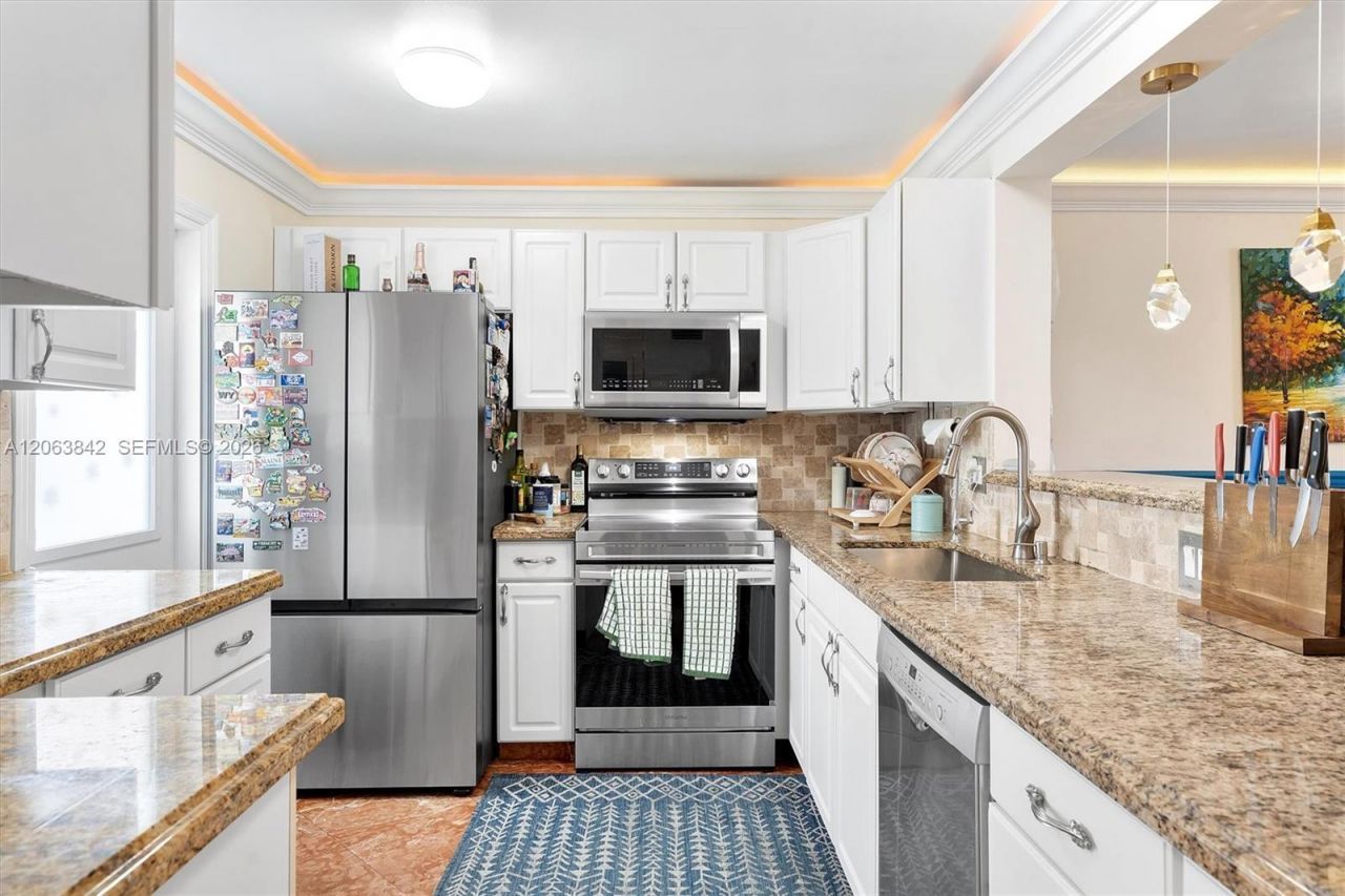 1000 NE 12th Ave, Unit 408, Hallandale Beach, FL 33009 Photo