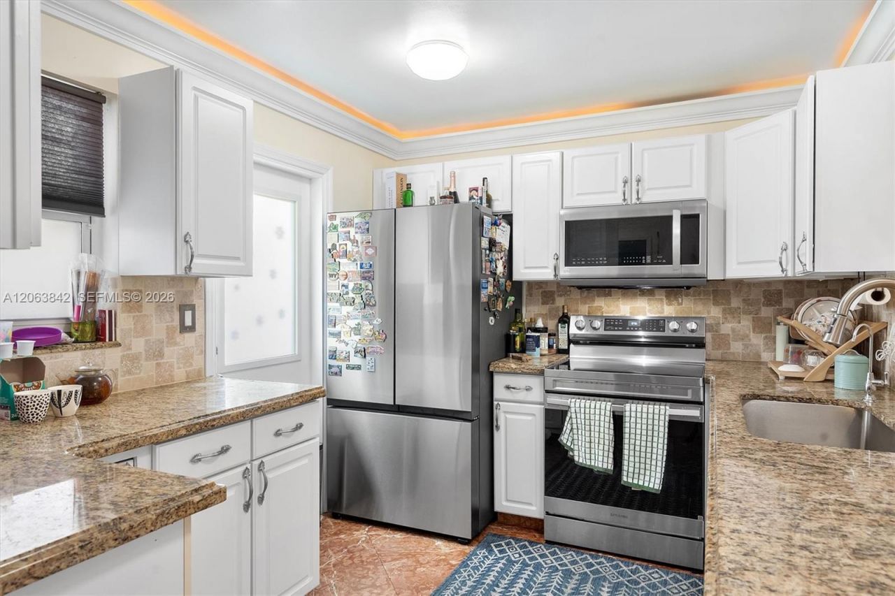 1000 NE 12th Ave, Unit 408, Hallandale Beach, FL 33009 Photo
