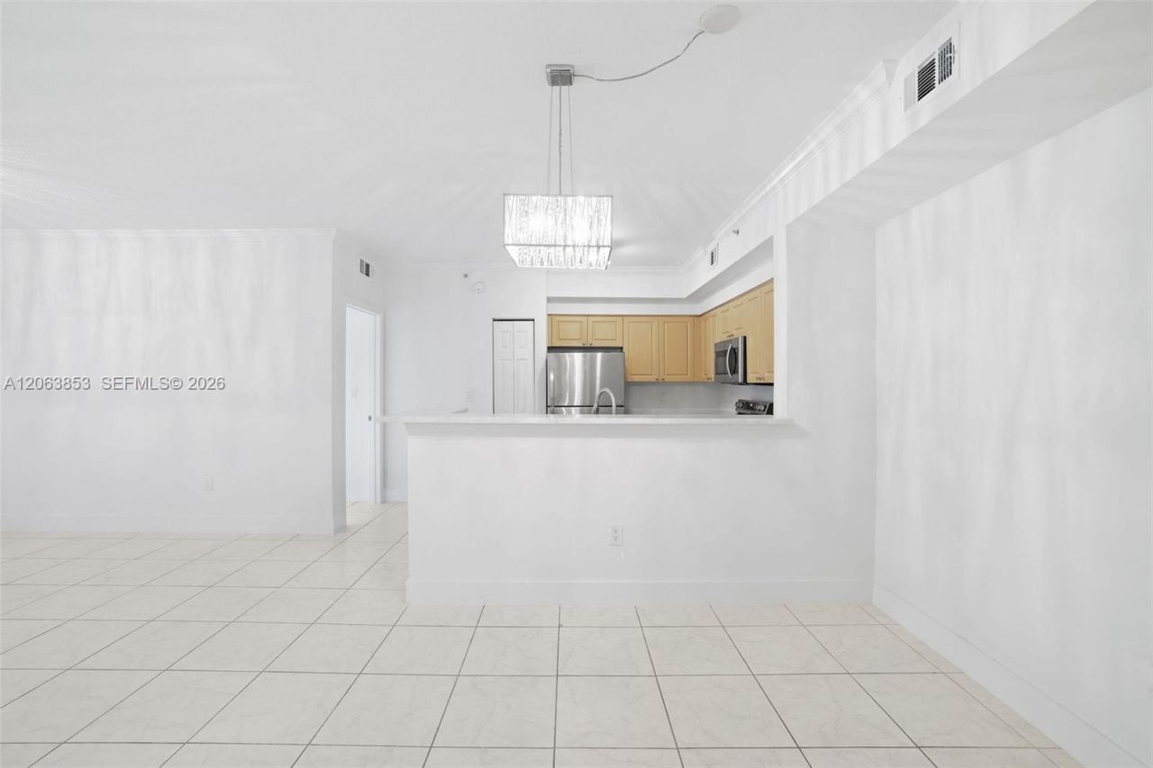 6831 SW 44th St, Unit 205, Miami, FL 33155 Photo