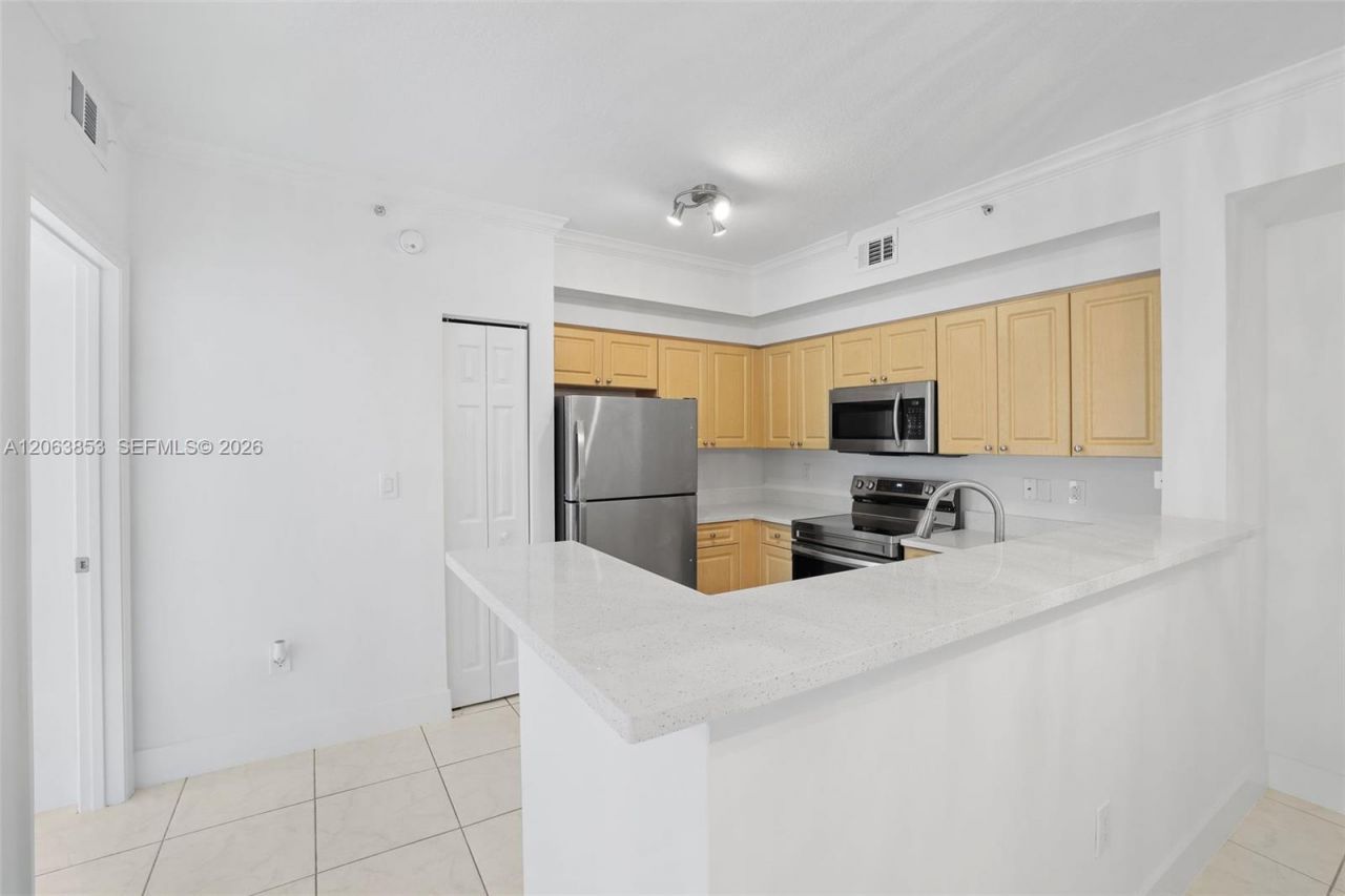 6831 SW 44th St, Unit 205, Miami, FL 33155 Photo