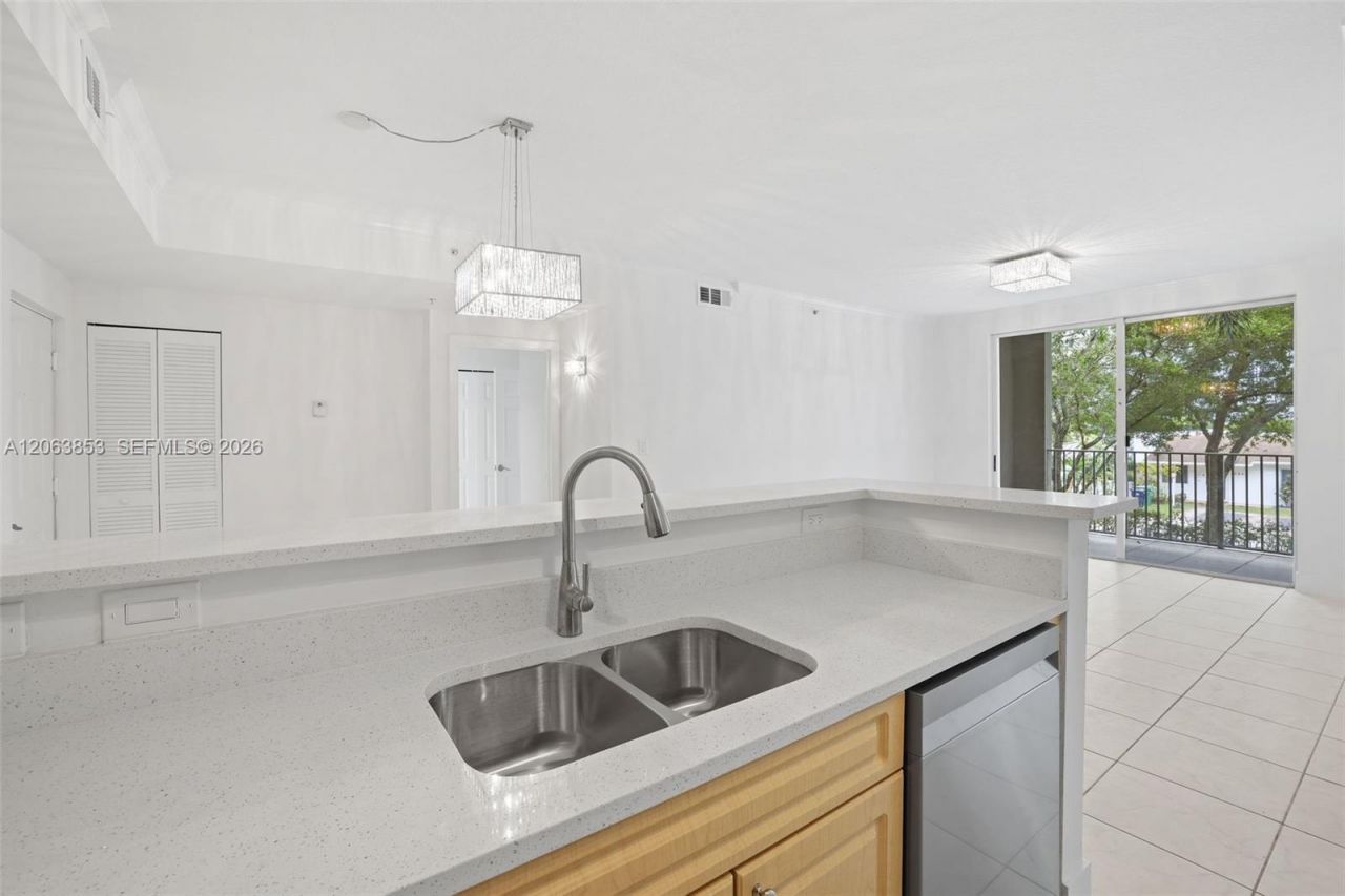 6831 SW 44th St, Unit 205, Miami, FL 33155 Photo