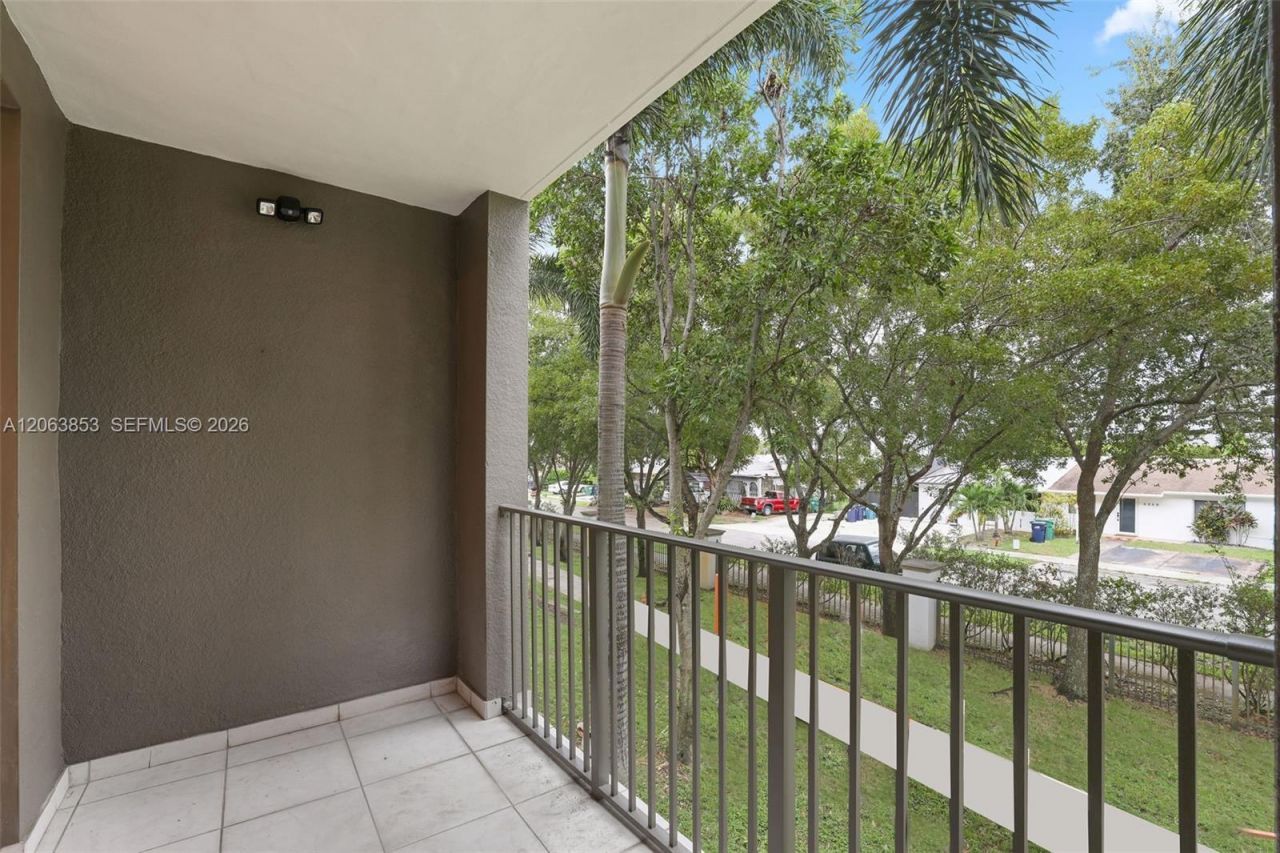 6831 SW 44th St, Unit 205, Miami, FL 33155 Photo