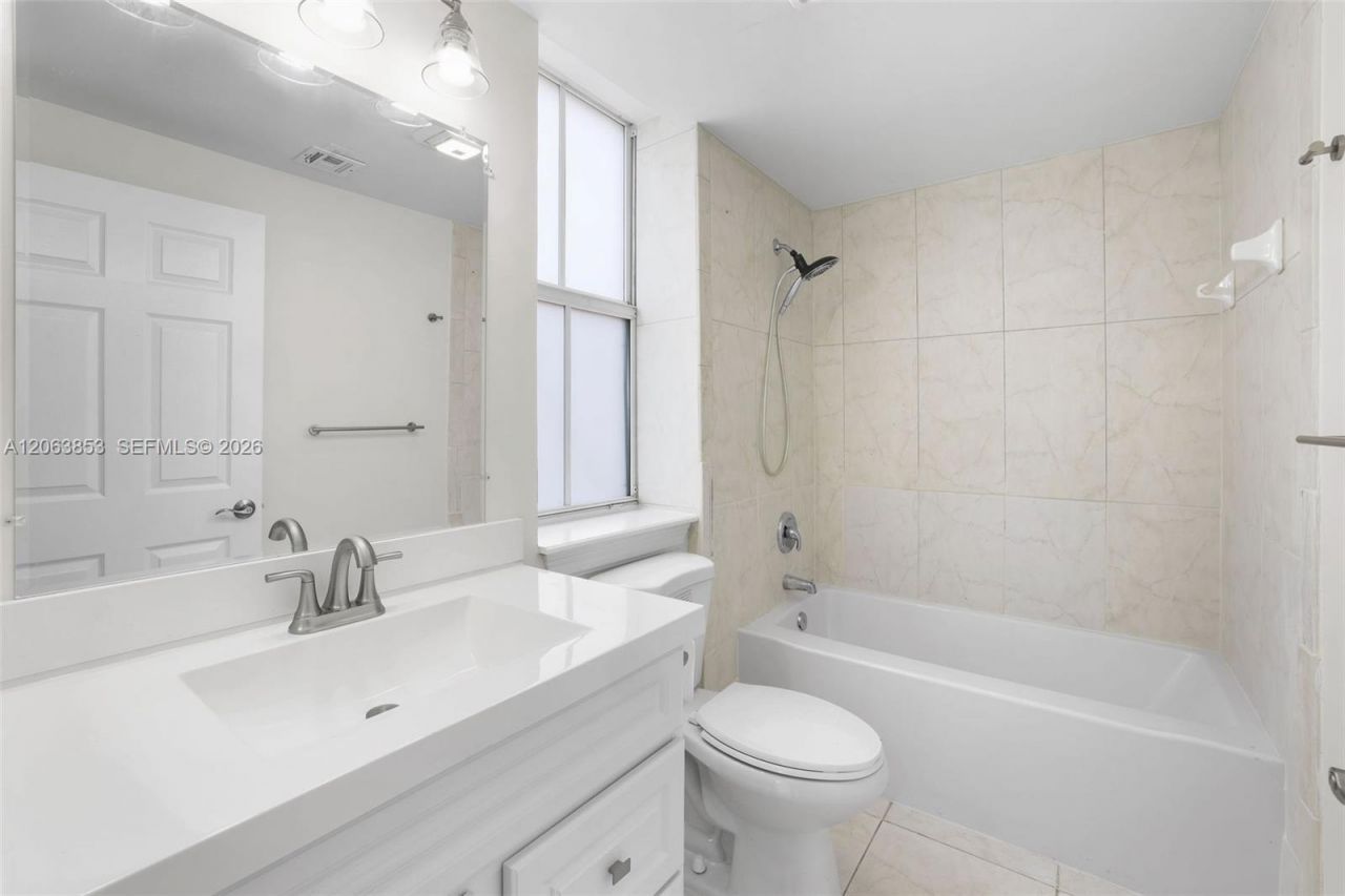 6831 SW 44th St, Unit 205, Miami, FL 33155 Photo