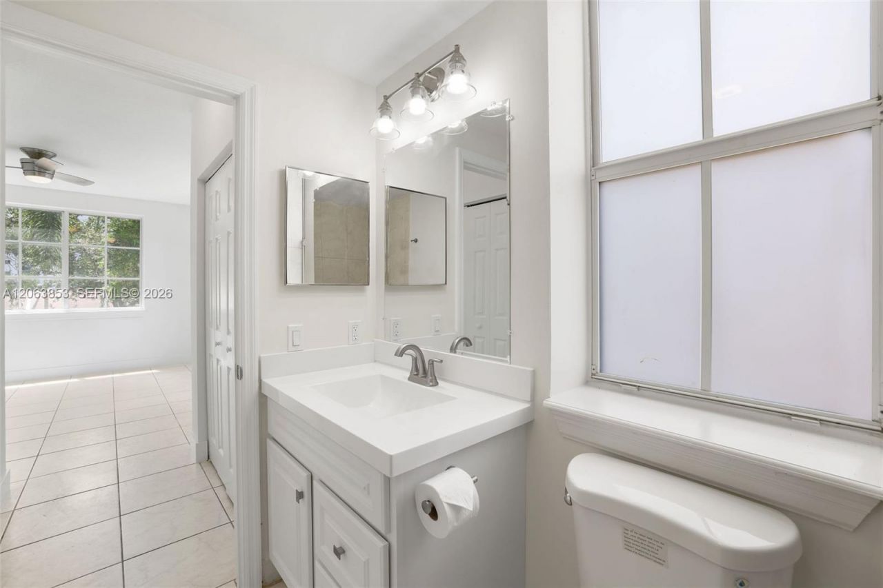 6831 SW 44th St, Unit 205, Miami, FL 33155 Photo
