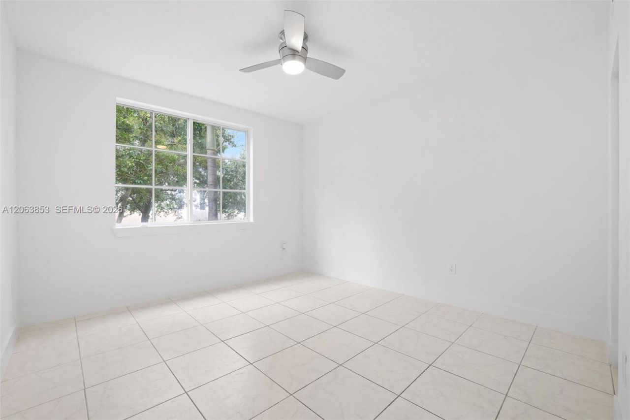 6831 SW 44th St, Unit 205, Miami, FL 33155 Photo