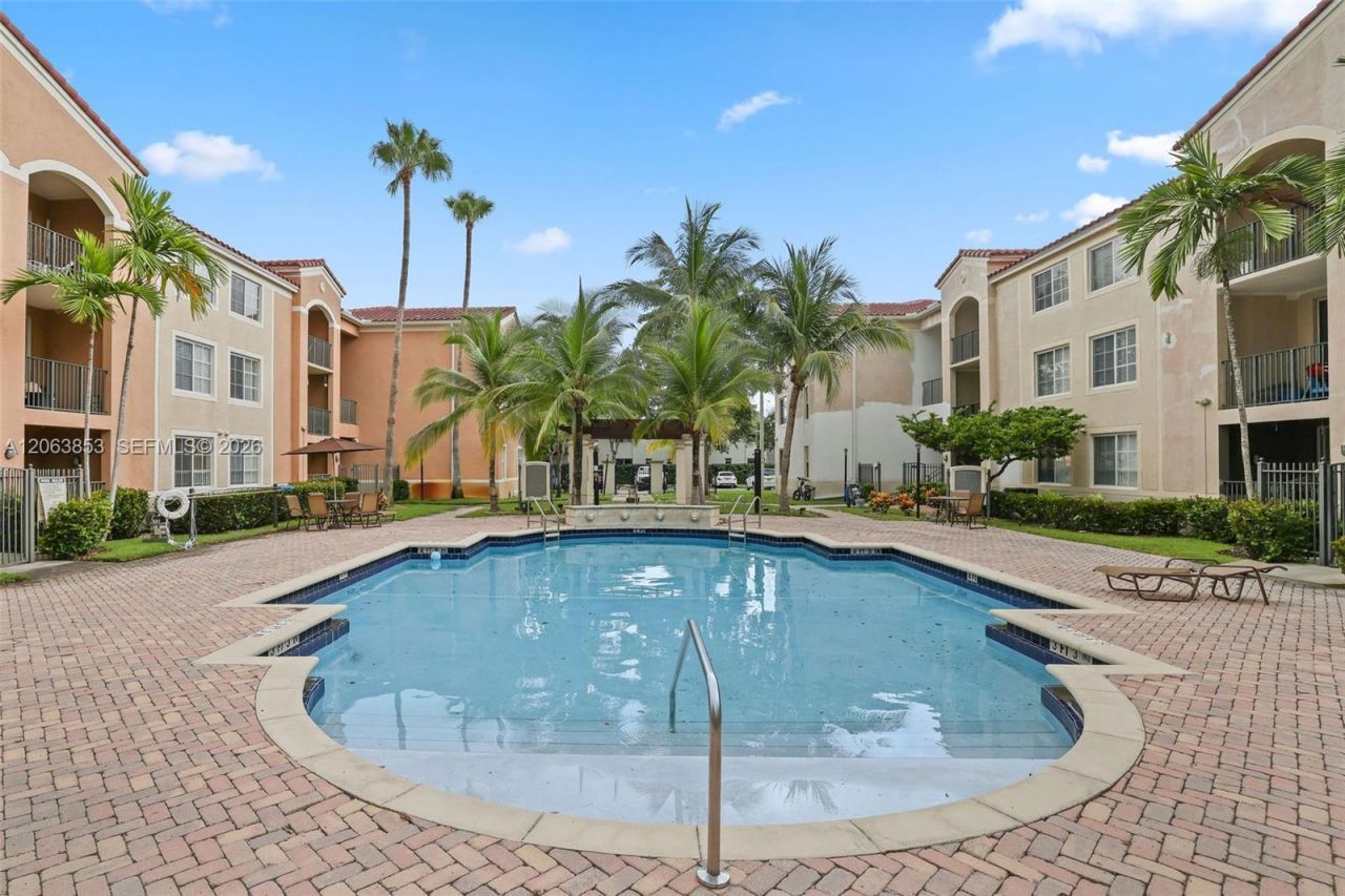6831 SW 44th St, Unit 205, Miami, FL 33155 Photo