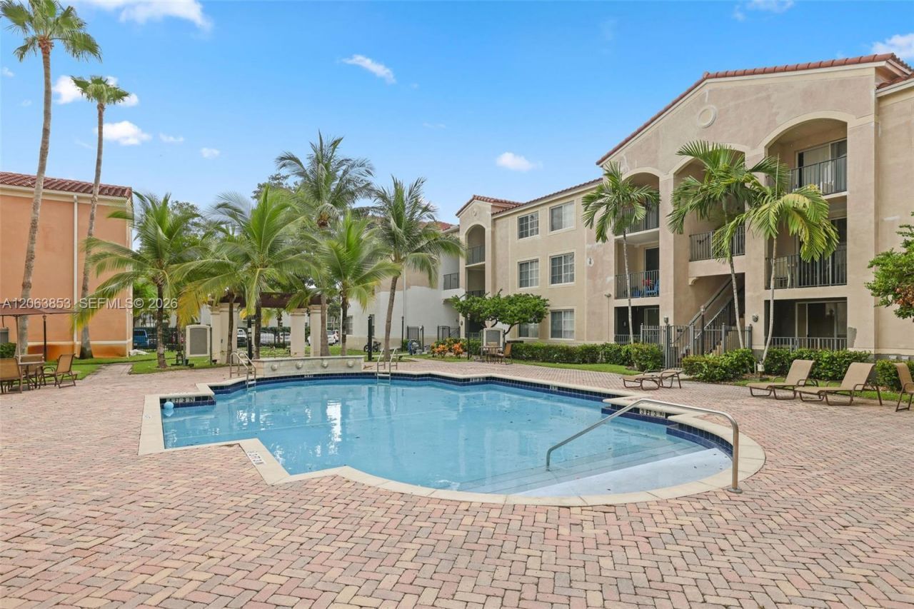 6831 SW 44th St, Unit 205, Miami, FL 33155 Photo
