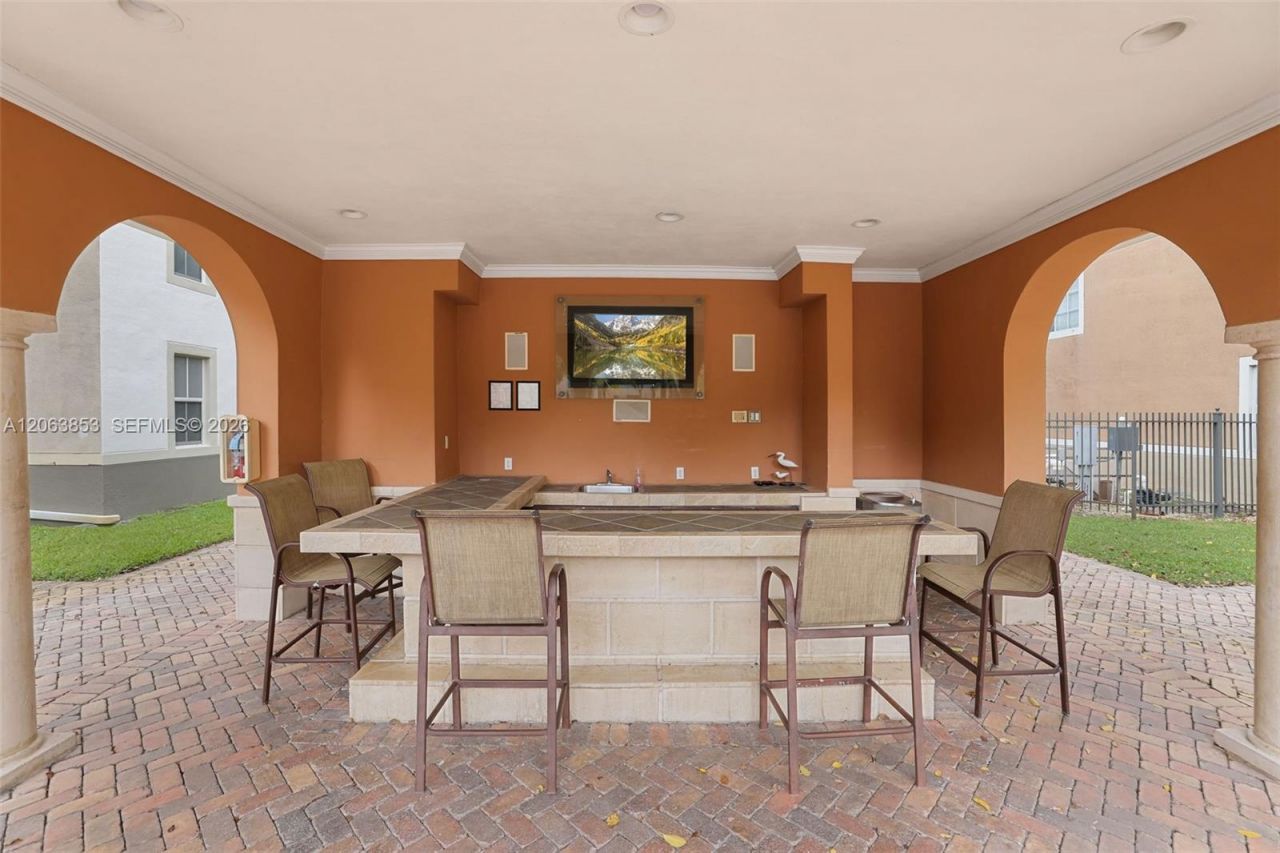 6831 SW 44th St, Unit 205, Miami, FL 33155 Photo
