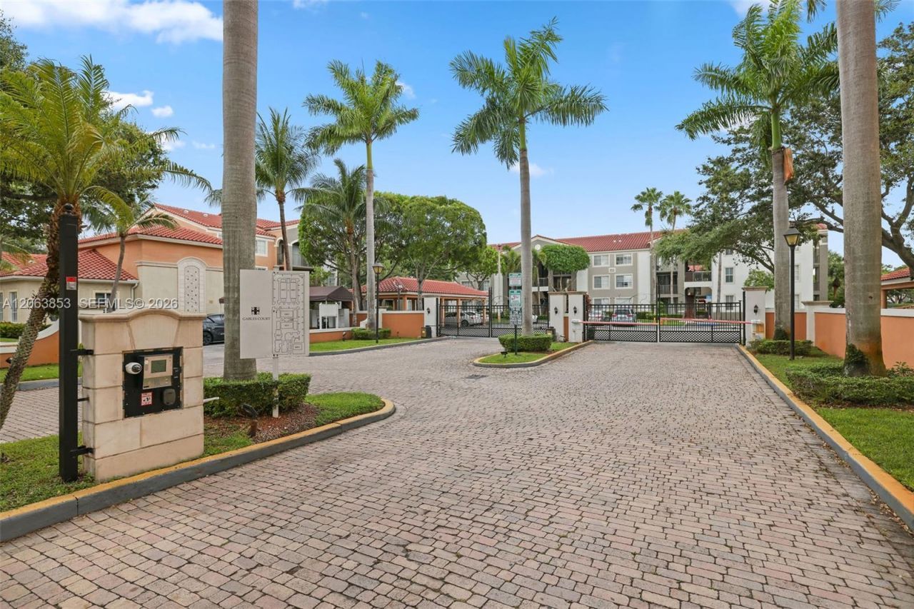 6831 SW 44th St, Unit 205, Miami, FL 33155 Photo