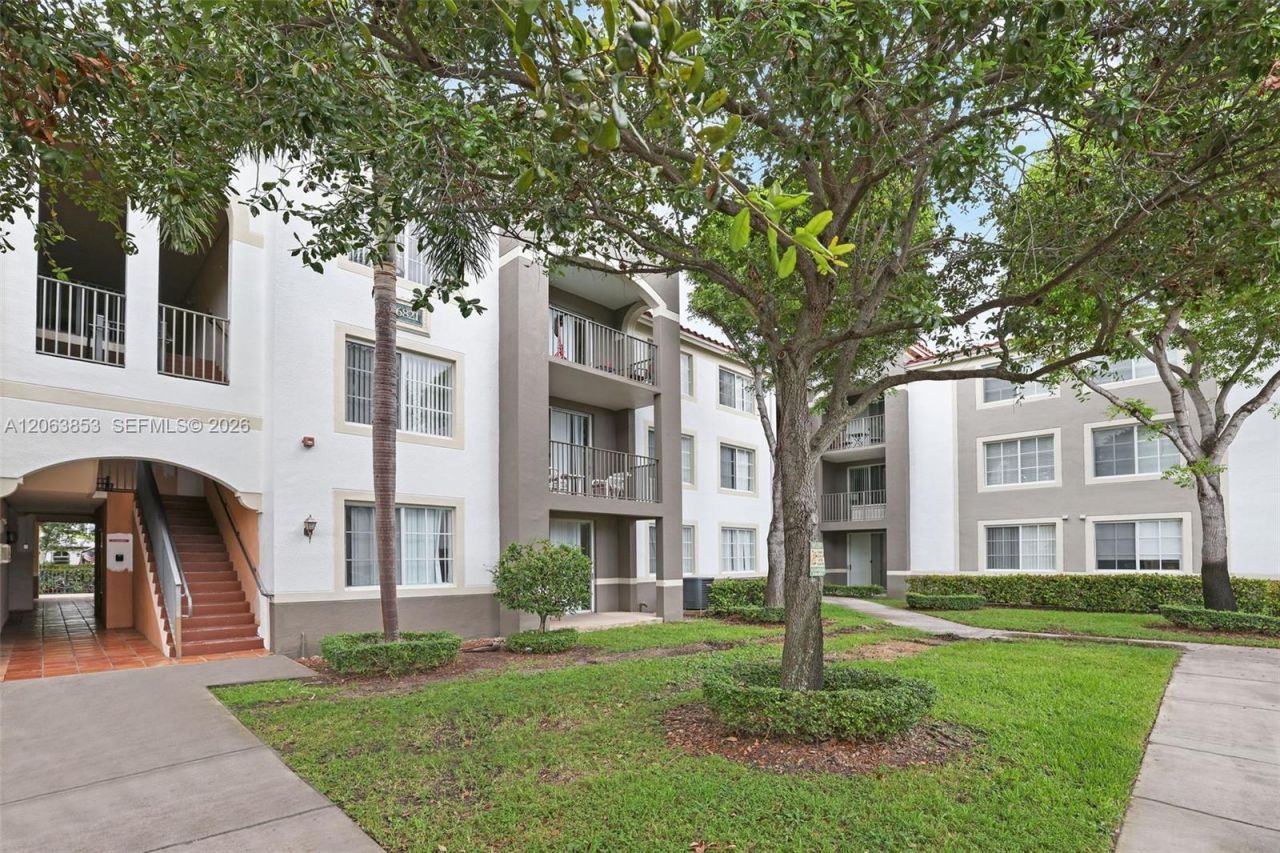 6831 SW 44th St, Unit 205, Miami, FL 33155 Photo