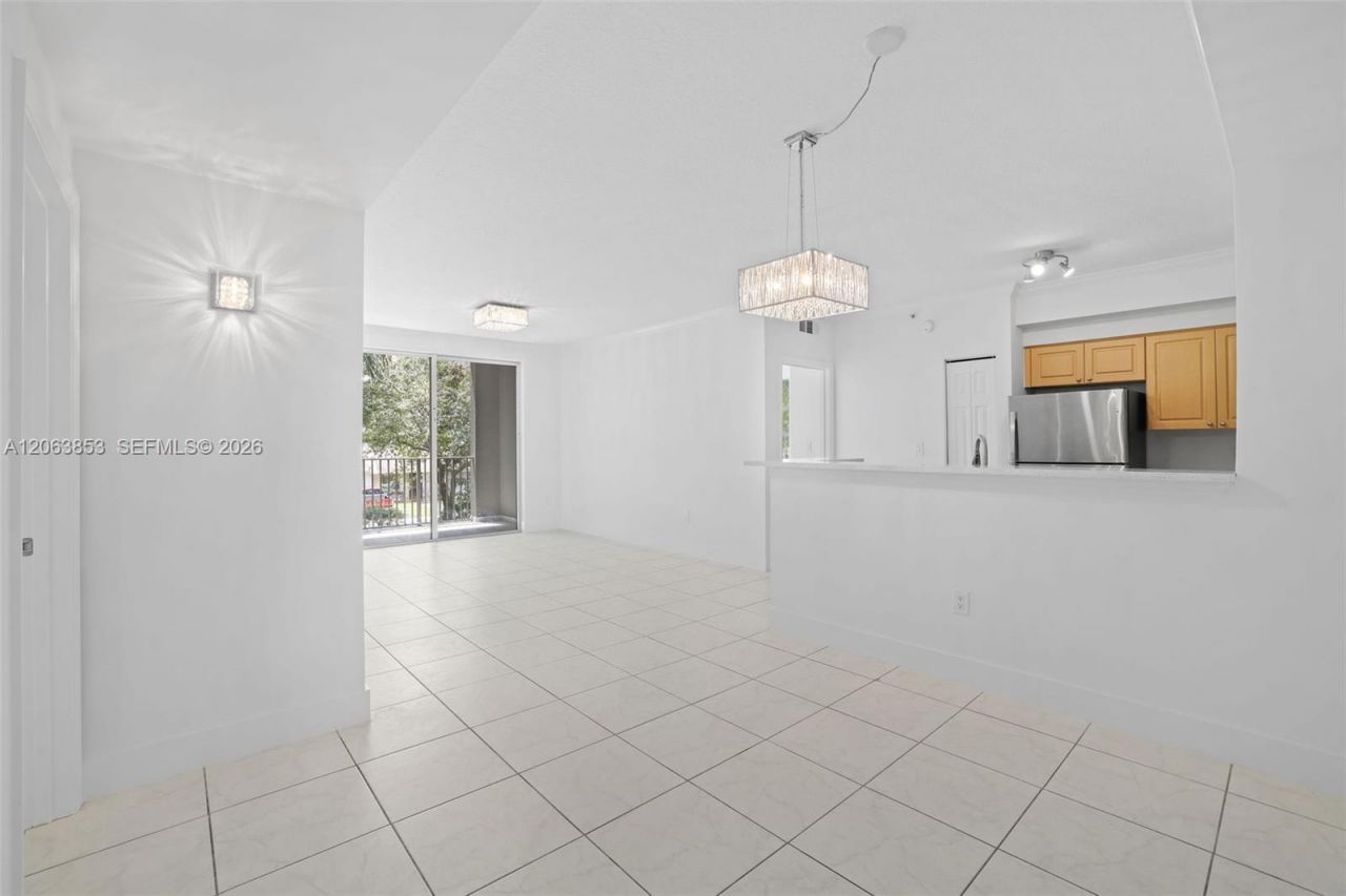 6831 SW 44th St, Unit 205, Miami, FL 33155 Photo