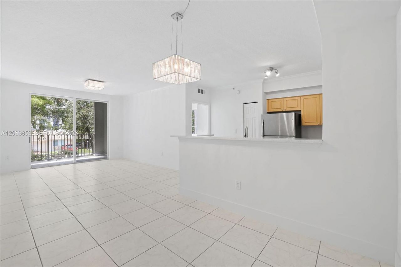 6831 SW 44th St, Unit 205, Miami, FL 33155 Photo