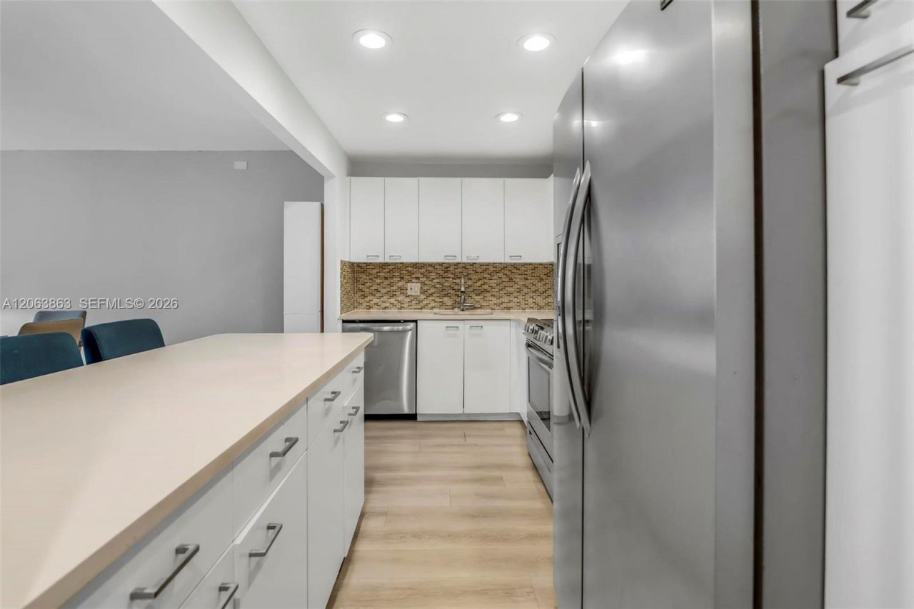 3350 NE 192nd St, Unit 4Q-B, Aventura, FL 33180 Photo