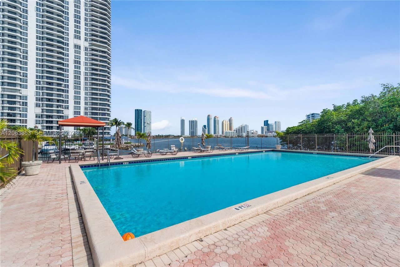 3350 NE 192nd St, Unit 4Q-B, Aventura, FL 33180 Photo