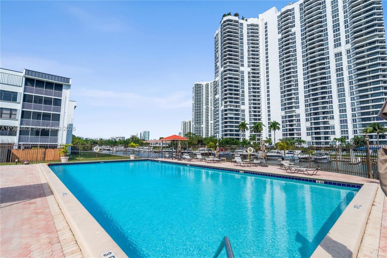 3350 NE 192nd St, Unit 4Q-B, Aventura, FL 33180 Photo
