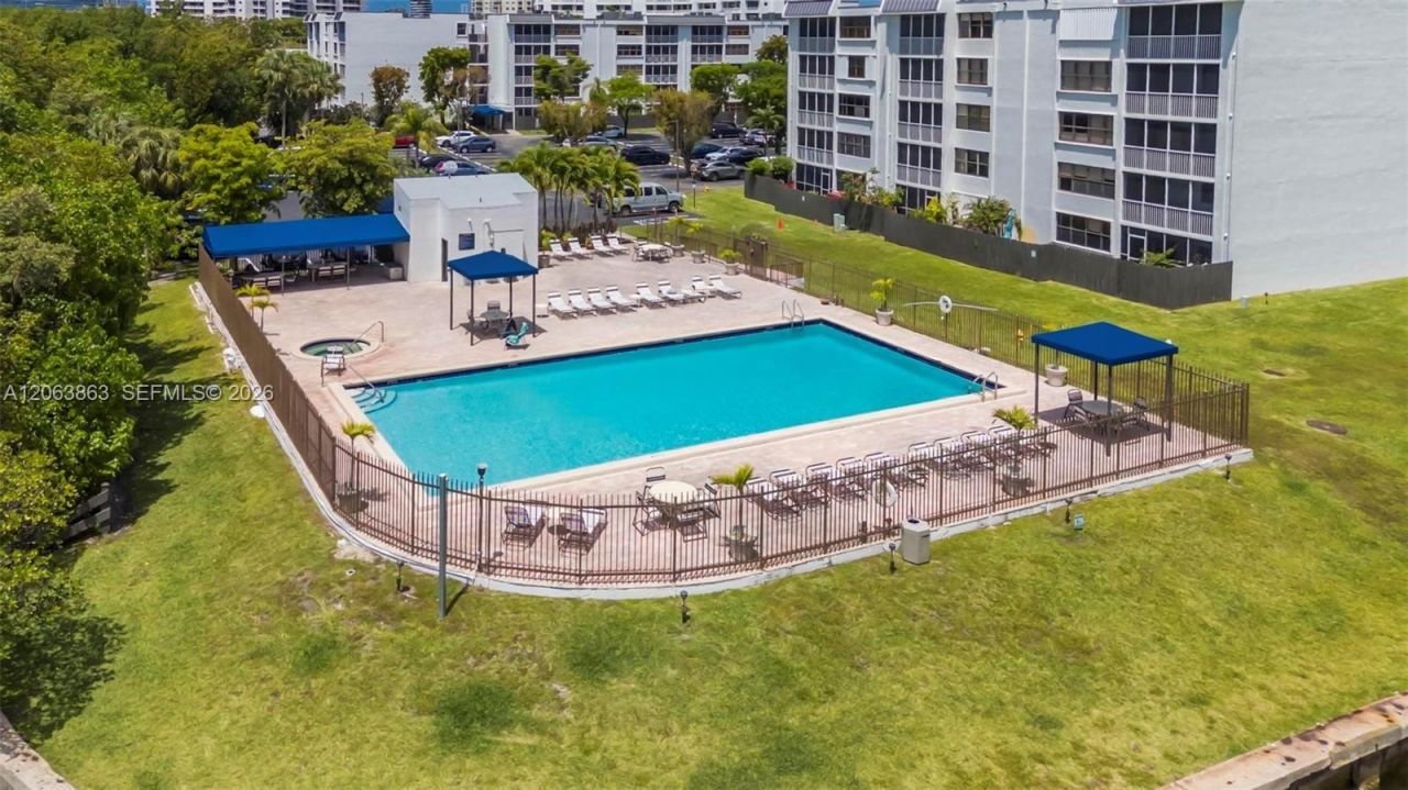 3350 NE 192nd St, Unit 4Q-B, Aventura, FL 33180 Photo