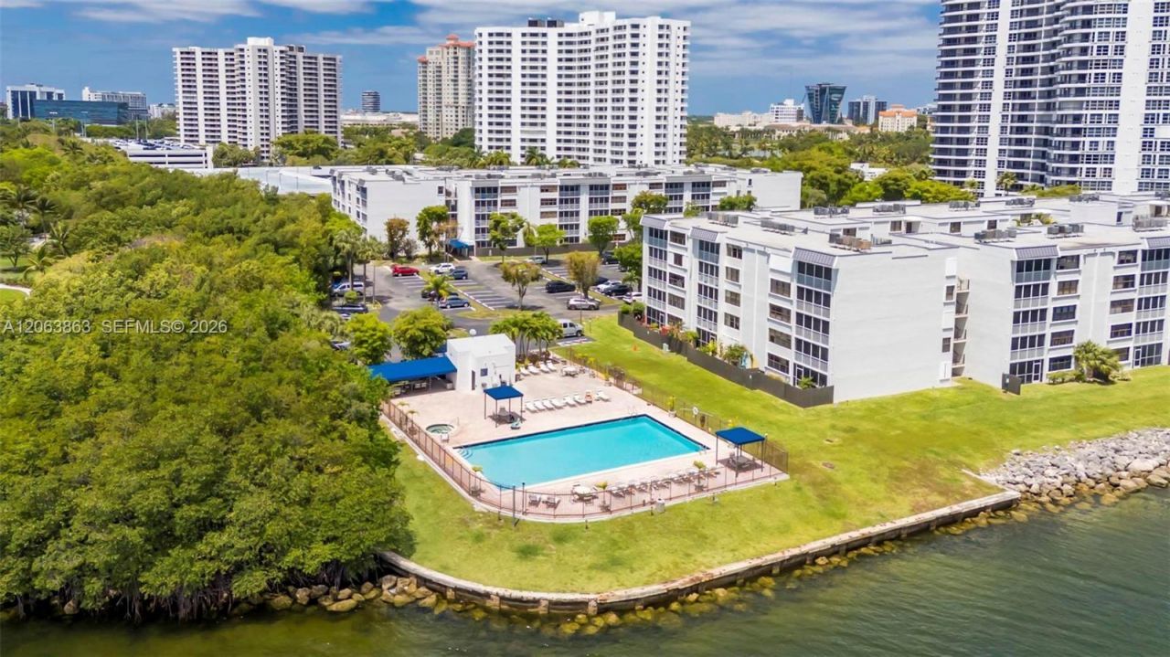 3350 NE 192nd St, Unit 4Q-B, Aventura, FL 33180 Photo