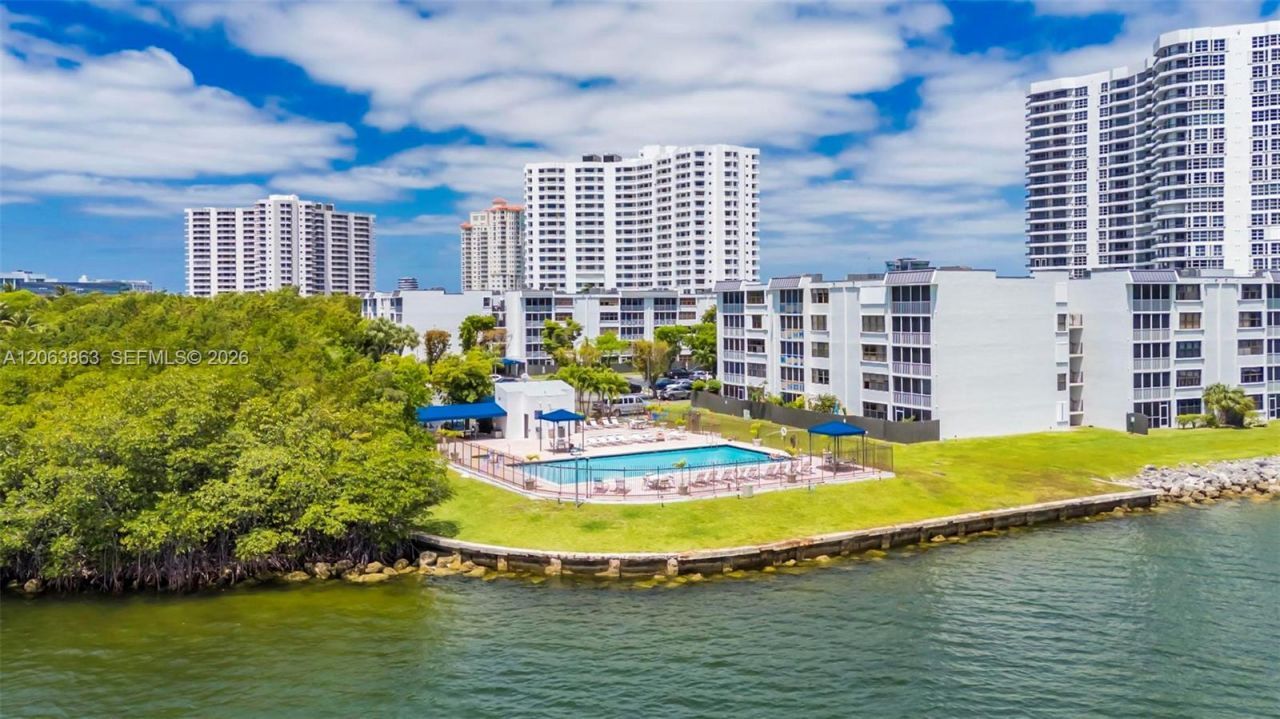 3350 NE 192nd St, Unit 4Q-B, Aventura, FL 33180 Photo
