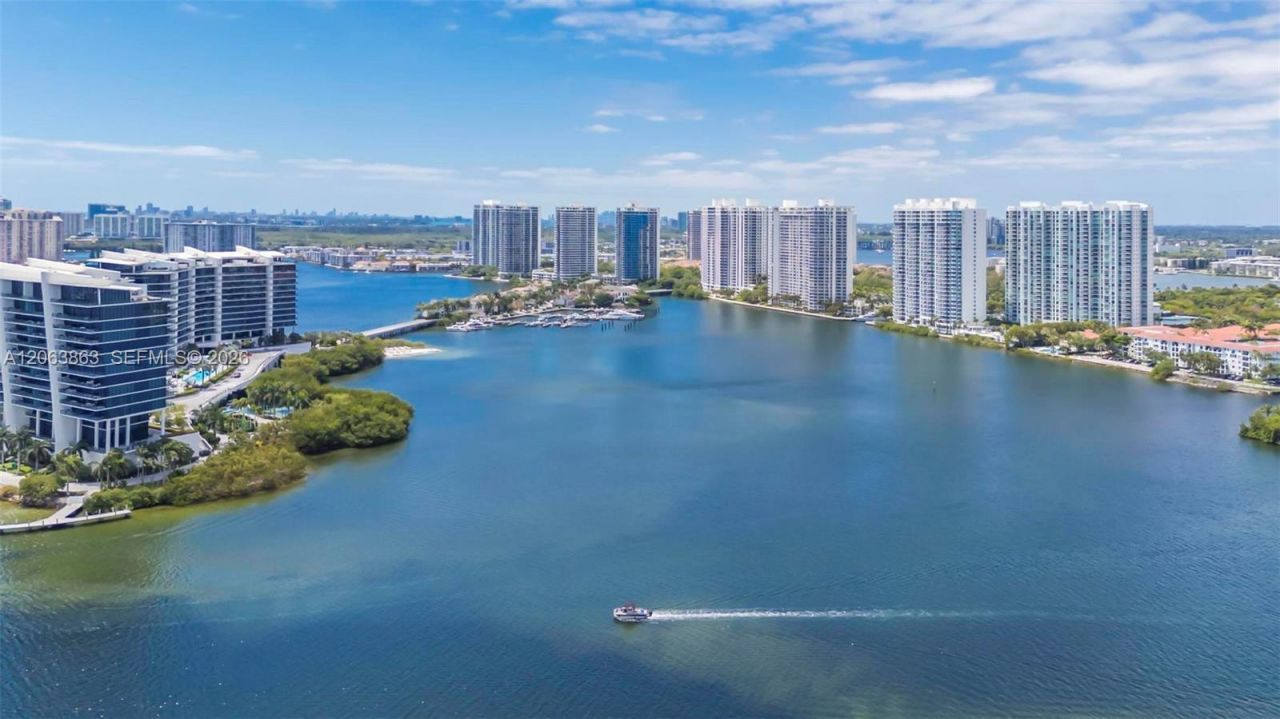 3350 NE 192nd St, Unit 4Q-B, Aventura, FL 33180 Photo