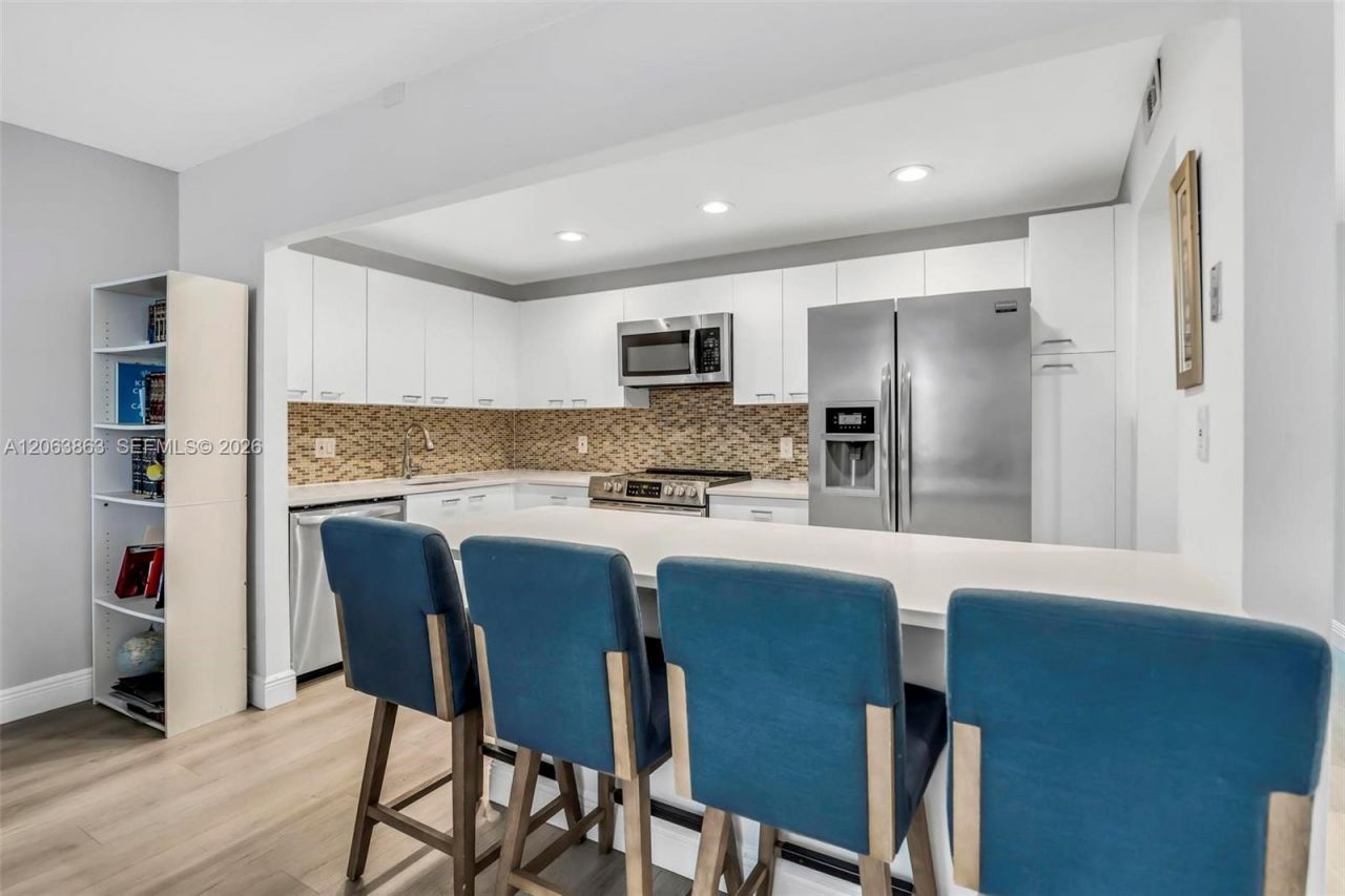 3350 NE 192nd St, Unit 4Q-B, Aventura, FL 33180 Photo