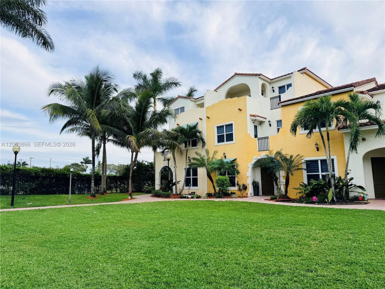 12403 NW 18th Ct, Unit 12403, Pembroke Pines, FL 33028 Photo