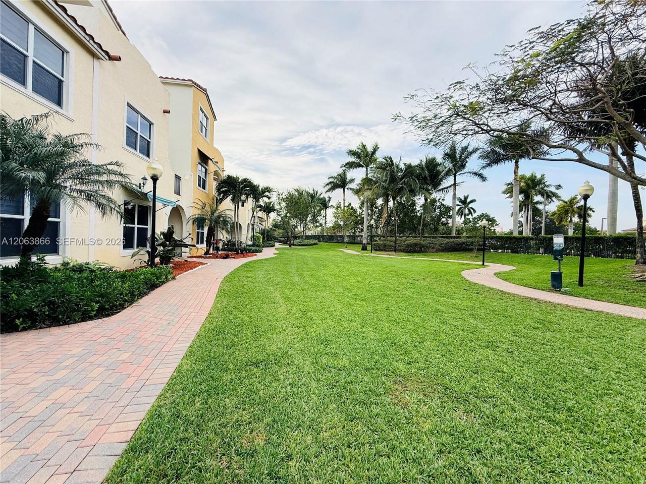 12403 NW 18th Ct, Unit 12403, Pembroke Pines, FL 33028 Photo