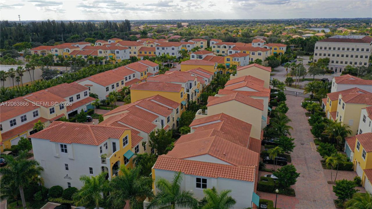 12403 NW 18th Ct, Unit 12403, Pembroke Pines, FL 33028 Photo